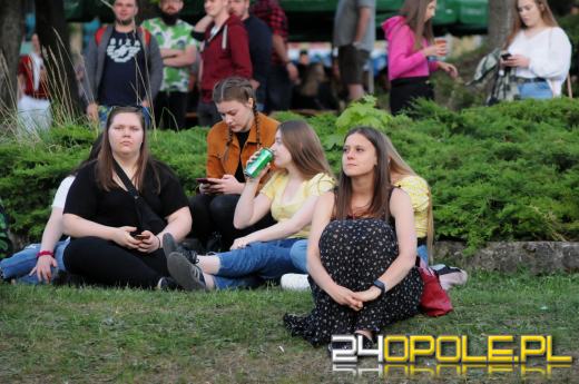 Uniwersytet Opolski zakończył koncertowanie. Dziś studenci balują na błoniach "Polibudy"