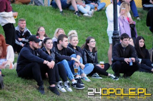 Uniwersytet Opolski zakończył koncertowanie. Dziś studenci balują na błoniach "Polibudy"