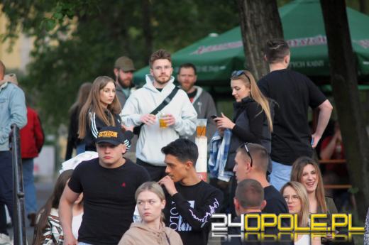 Uniwersytet Opolski zakończył koncertowanie. Dziś studenci balują na błoniach "Polibudy"