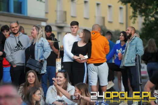 Uniwersytet Opolski zakończył koncertowanie. Dziś studenci balują na błoniach "Polibudy"