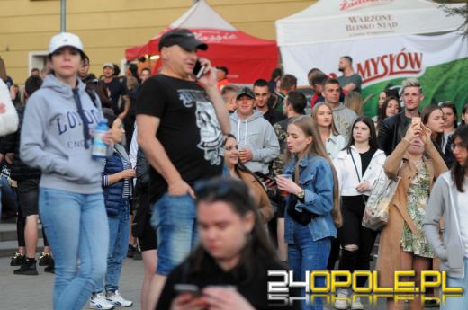 Uniwersytet Opolski zakończył koncertowanie. Dziś studenci balują na błoniach "Polibudy"