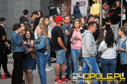 Uniwersytet Opolski zakończył koncertowanie. Dziś studenci balują na błoniach "Polibudy"