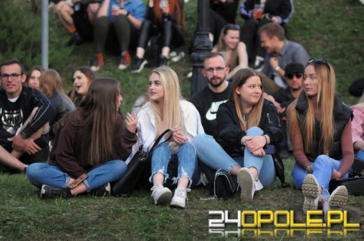 Uniwersytet Opolski zakończył koncertowanie. Dziś studenci balują na błoniach "Polibudy"