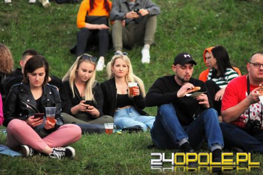 Uniwersytet Opolski zakończył koncertowanie. Dziś studenci balują na błoniach "Polibudy"