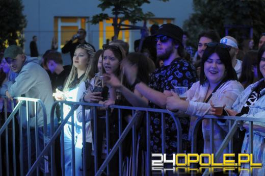 Uniwersytet Opolski zakończył koncertowanie. Dziś studenci balują na błoniach "Polibudy"