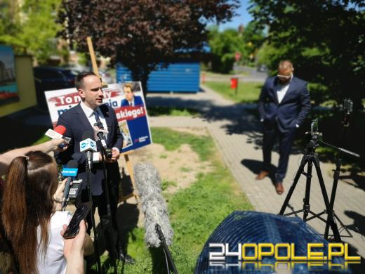 Paweł Tanajno zakłócił konferencję posła Kowalskiego. Afera pod TBS na Hallera