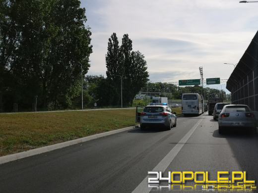 Zderzenie karetki i autokaru na Nysy Łużyckiej w Opolu