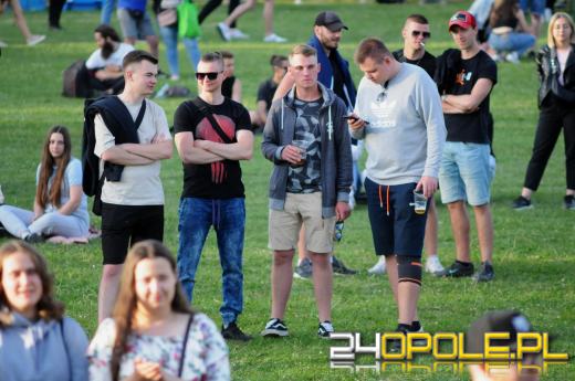 Ruszyły piastonaliowe koncerty na błoniach Politechniki Opolskiej - hip-hop przyciągnął tłumy
