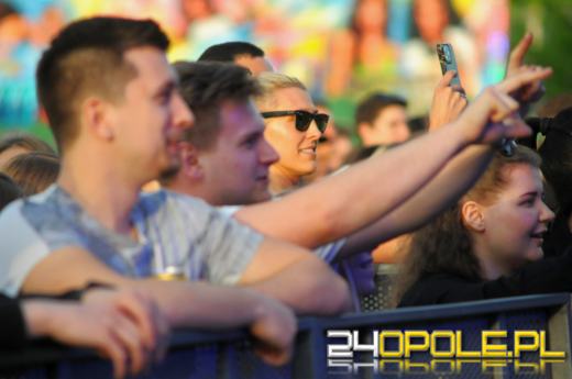 Ruszyły piastonaliowe koncerty na błoniach Politechniki Opolskiej - hip-hop przyciągnął tłumy