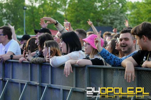 Ruszyły piastonaliowe koncerty na błoniach Politechniki Opolskiej - hip-hop przyciągnął tłumy