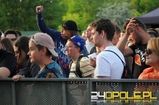 Ruszyły piastonaliowe koncerty na błoniach Politechniki Opolskiej - hip-hop przyciągnął tłumy