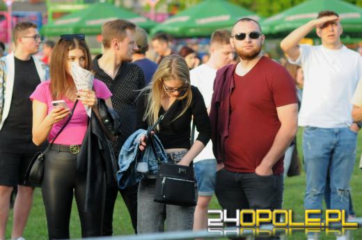 Ruszyły piastonaliowe koncerty na błoniach Politechniki Opolskiej - hip-hop przyciągnął tłumy