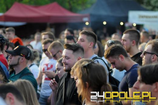 Ruszyły piastonaliowe koncerty na błoniach Politechniki Opolskiej - hip-hop przyciągnął tłumy