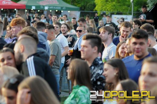 Ruszyły piastonaliowe koncerty na błoniach Politechniki Opolskiej - hip-hop przyciągnął tłumy