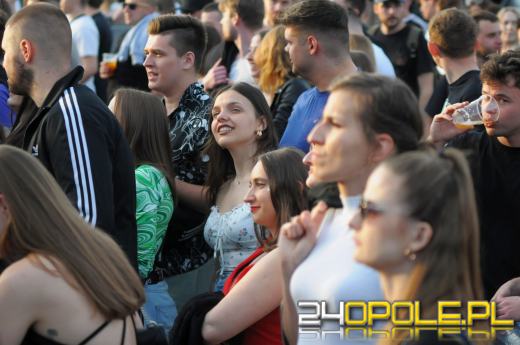 Ruszyły piastonaliowe koncerty na błoniach Politechniki Opolskiej - hip-hop przyciągnął tłumy
