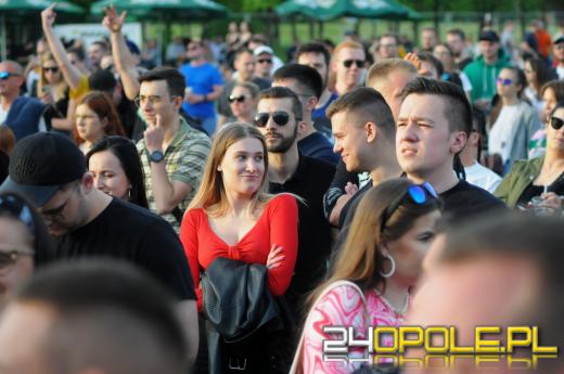 Ruszyły piastonaliowe koncerty na błoniach Politechniki Opolskiej - hip-hop przyciągnął tłumy