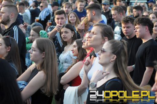 Ruszyły piastonaliowe koncerty na błoniach Politechniki Opolskiej - hip-hop przyciągnął tłumy