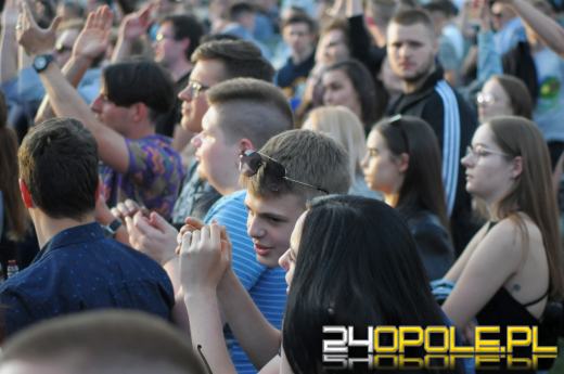 Ruszyły piastonaliowe koncerty na błoniach Politechniki Opolskiej - hip-hop przyciągnął tłumy