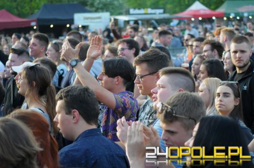 Ruszyły piastonaliowe koncerty na błoniach Politechniki Opolskiej - hip-hop przyciągnął tłumy
