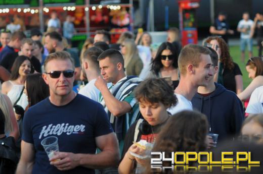 Ruszyły piastonaliowe koncerty na błoniach Politechniki Opolskiej - hip-hop przyciągnął tłumy