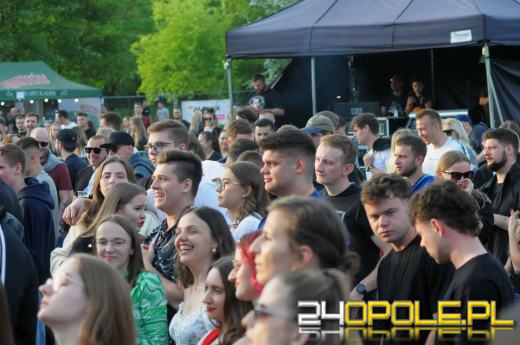 Ruszyły piastonaliowe koncerty na błoniach Politechniki Opolskiej - hip-hop przyciągnął tłumy