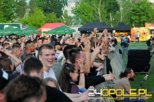 Ruszyły piastonaliowe koncerty na błoniach Politechniki Opolskiej - hip-hop przyciągnął tłumy