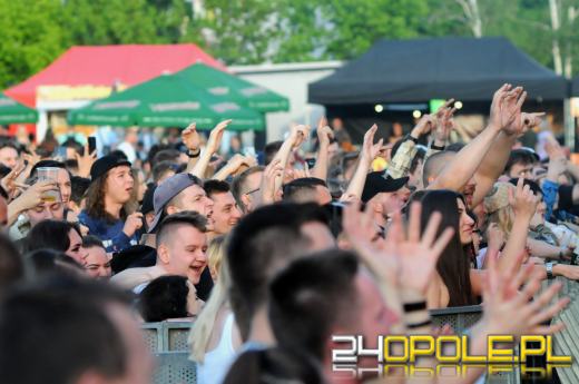 Ruszyły piastonaliowe koncerty na błoniach Politechniki Opolskiej - hip-hop przyciągnął tłumy