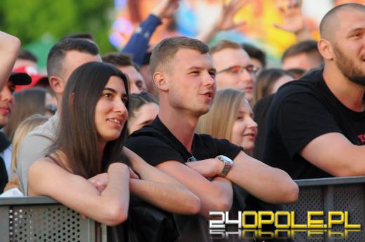 Ruszyły piastonaliowe koncerty na błoniach Politechniki Opolskiej - hip-hop przyciągnął tłumy