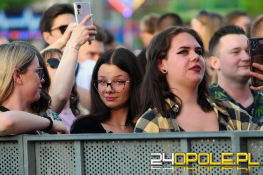 Ruszyły piastonaliowe koncerty na błoniach Politechniki Opolskiej - hip-hop przyciągnął tłumy