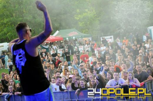 Ruszyły piastonaliowe koncerty na błoniach Politechniki Opolskiej - hip-hop przyciągnął tłumy