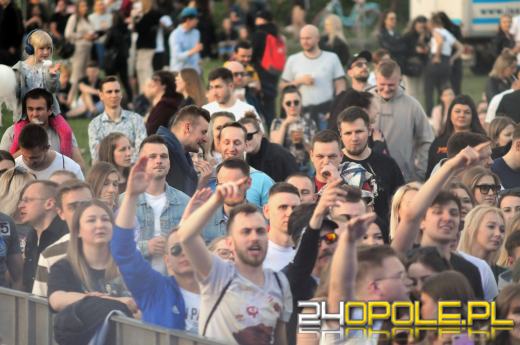 Ruszyły piastonaliowe koncerty na błoniach Politechniki Opolskiej - hip-hop przyciągnął tłumy