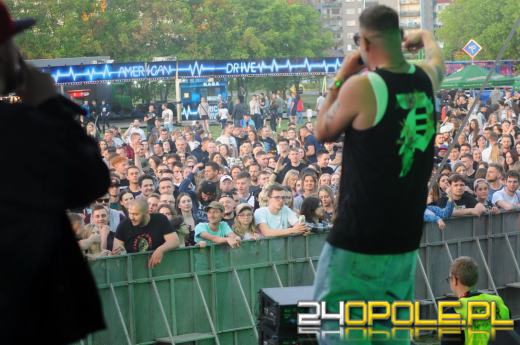 Ruszyły piastonaliowe koncerty na błoniach Politechniki Opolskiej - hip-hop przyciągnął tłumy