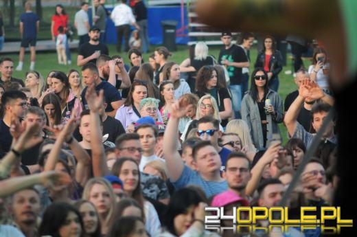 Ruszyły piastonaliowe koncerty na błoniach Politechniki Opolskiej - hip-hop przyciągnął tłumy