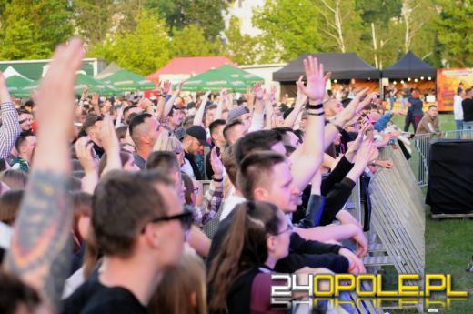 Ruszyły piastonaliowe koncerty na błoniach Politechniki Opolskiej - hip-hop przyciągnął tłumy