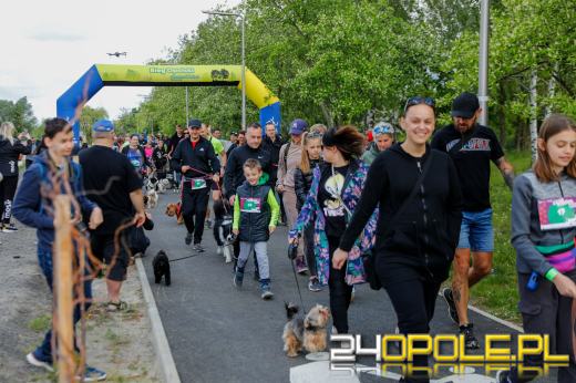 Dziesiątki czworonogów biegało i spacerowało wokół kąpieliska Malina