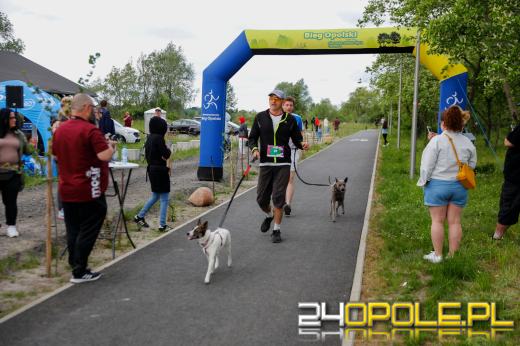 Dziesiątki czworonogów biegało i spacerowało wokół kąpieliska Malina