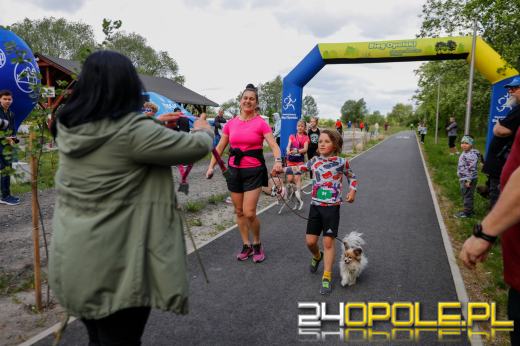 Dziesiątki czworonogów biegało i spacerowało wokół kąpieliska Malina