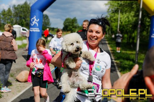 Dziesiątki czworonogów biegało i spacerowało wokół kąpieliska Malina