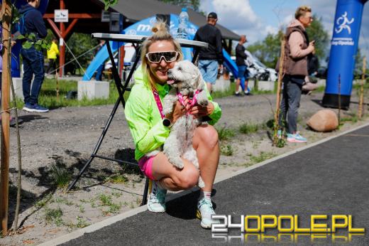 Dziesiątki czworonogów biegało i spacerowało wokół kąpieliska Malina