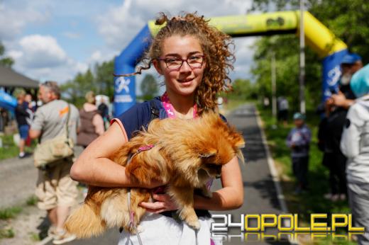 Dziesiątki czworonogów biegało i spacerowało wokół kąpieliska Malina