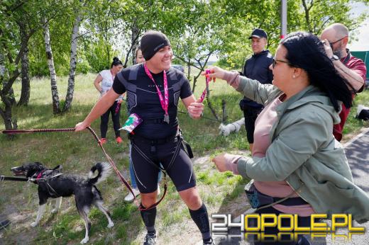 Dziesiątki czworonogów biegało i spacerowało wokół kąpieliska Malina