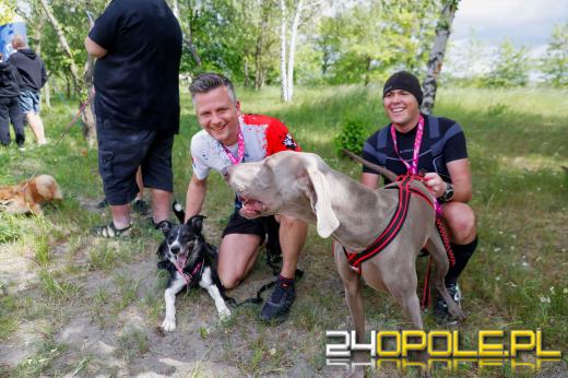 Dziesiątki czworonogów biegało i spacerowało wokół kąpieliska Malina