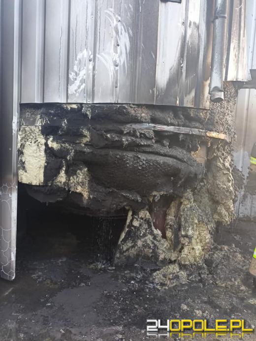 Akcja strażaków w zakładzie przemysłowym w Dąbrówce Górnej