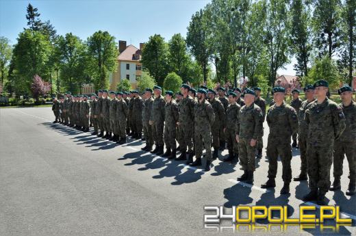Rezerwiści wojskowi przeszli krótkie szkolenie w koszarach