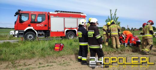 Wypadek w powiecie oleskim. Samochód wypadł z drogi