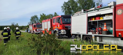 Wypadek w powiecie oleskim. Samochód wypadł z drogi