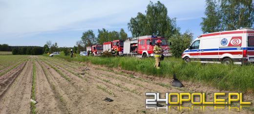 Wypadek w powiecie oleskim. Samochód wypadł z drogi