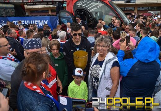 Tak mieszkańcy Kędzierzyna przywitali mistrzów. Siatkarze ZAKSY pokazali trofea