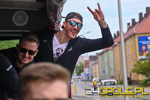 Tak mieszkańcy Kędzierzyna przywitali mistrzów. Siatkarze ZAKSY pokazali trofea