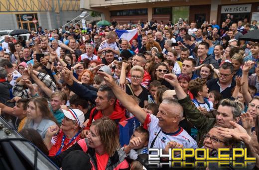 Tak mieszkańcy Kędzierzyna przywitali mistrzów. Siatkarze ZAKSY pokazali trofea